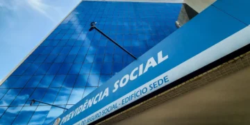 Bancos devolveram ao INSS quase R$ 8 bi em benefícios não sacados