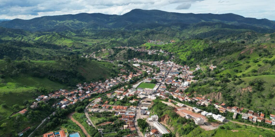 Entre montanhas e histórias, Santa Maria de Itabira encanta com sua natureza exuberante. Um novo destino na Cordilheira do Espinhaço que vale a viagem! (Foto: Divulgação PMSMI)